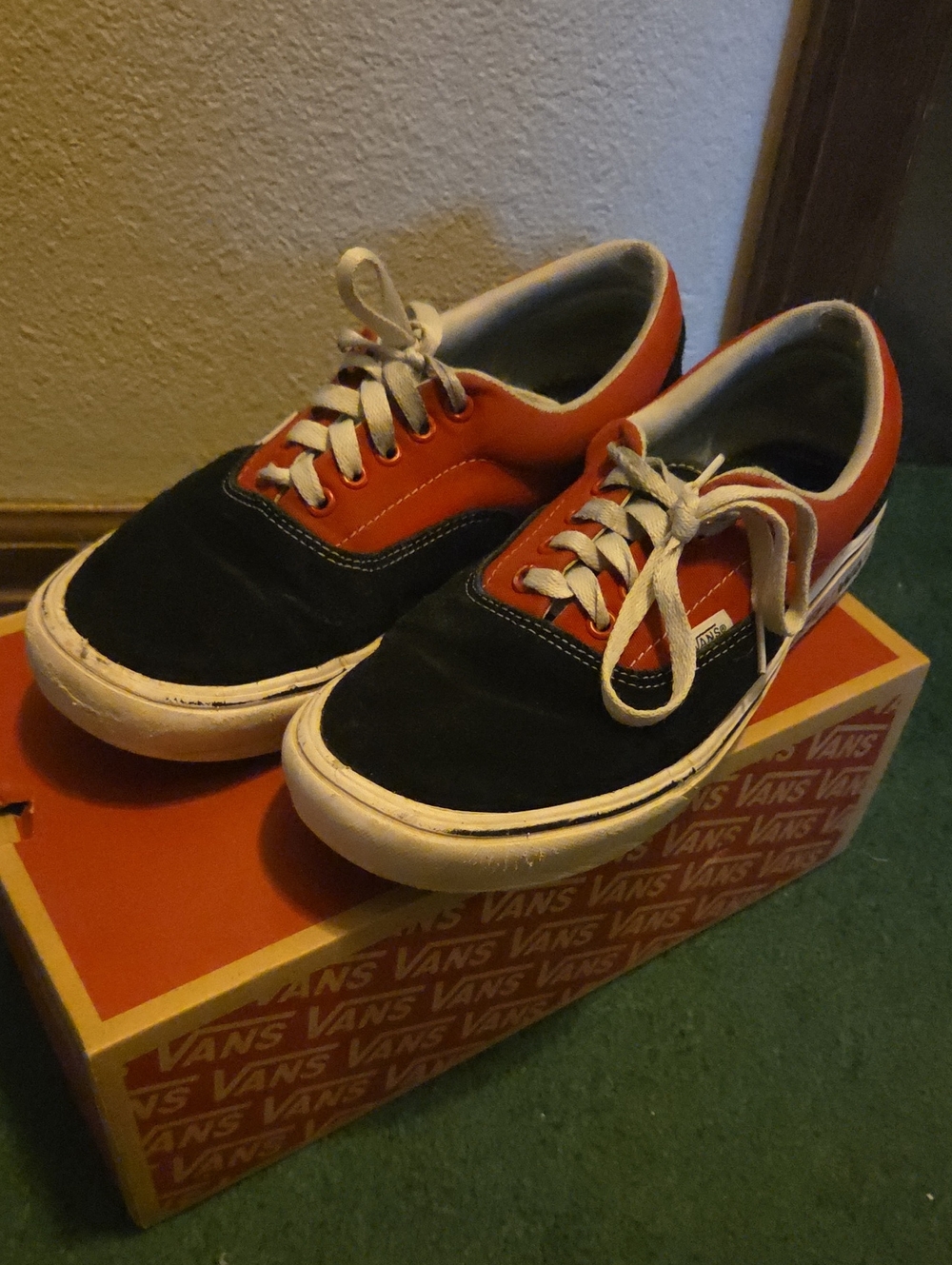 Vans Men’s Black & Red Low-Top Skate Shoes